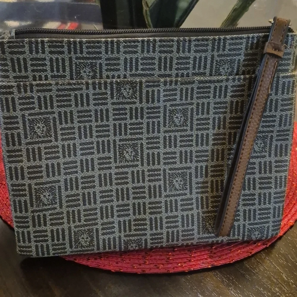 Anne Klein logo pattern wallet/wristlet